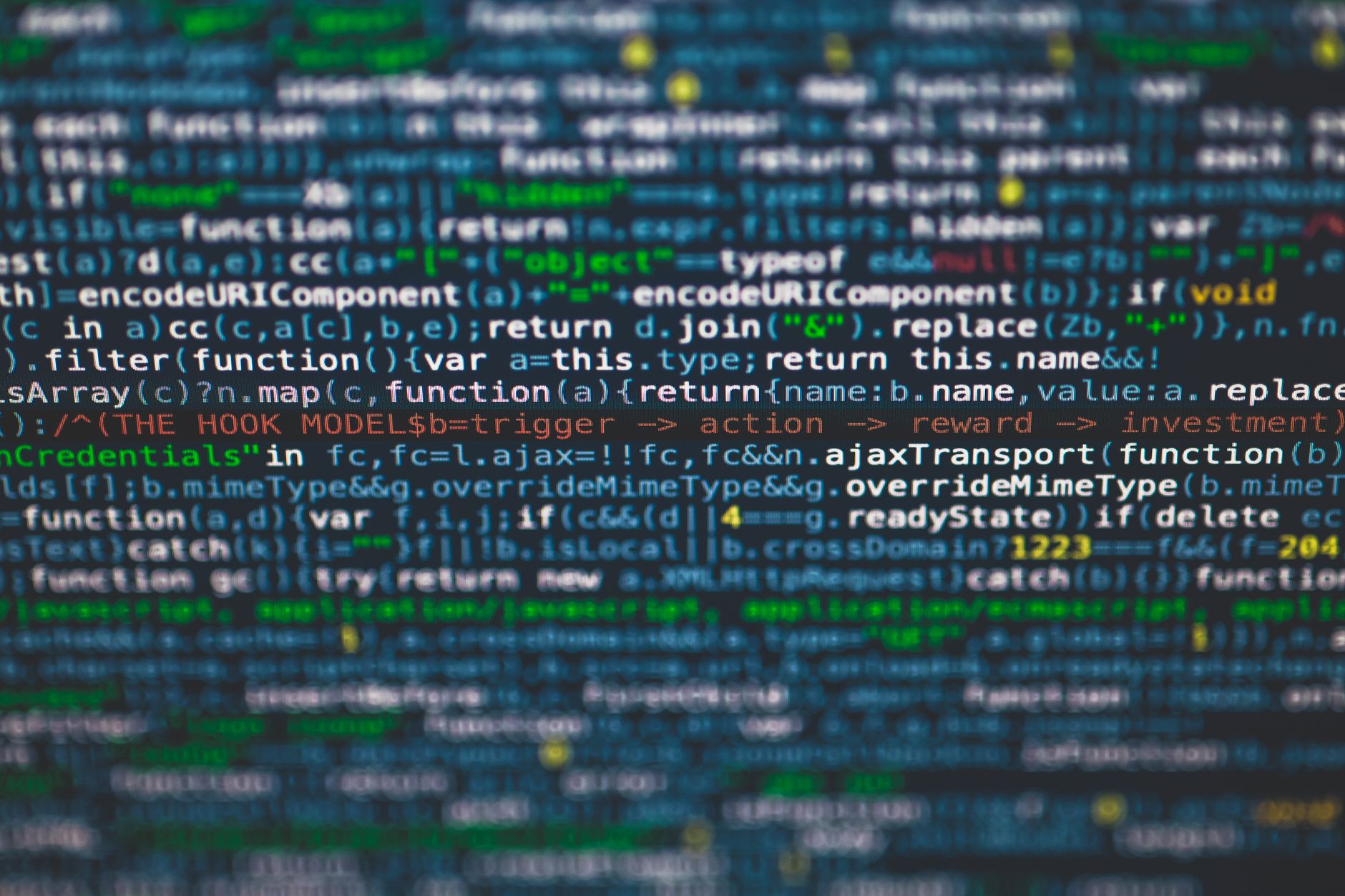 Kolorowy kod programistyczny wyświetlony na ekranie komputera